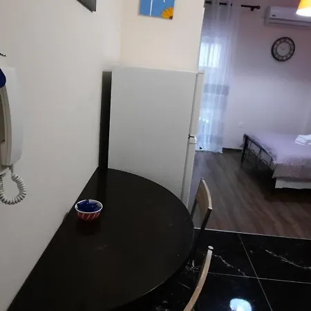 New Room1ambelokipi Metro Airport Line アパート アテネ